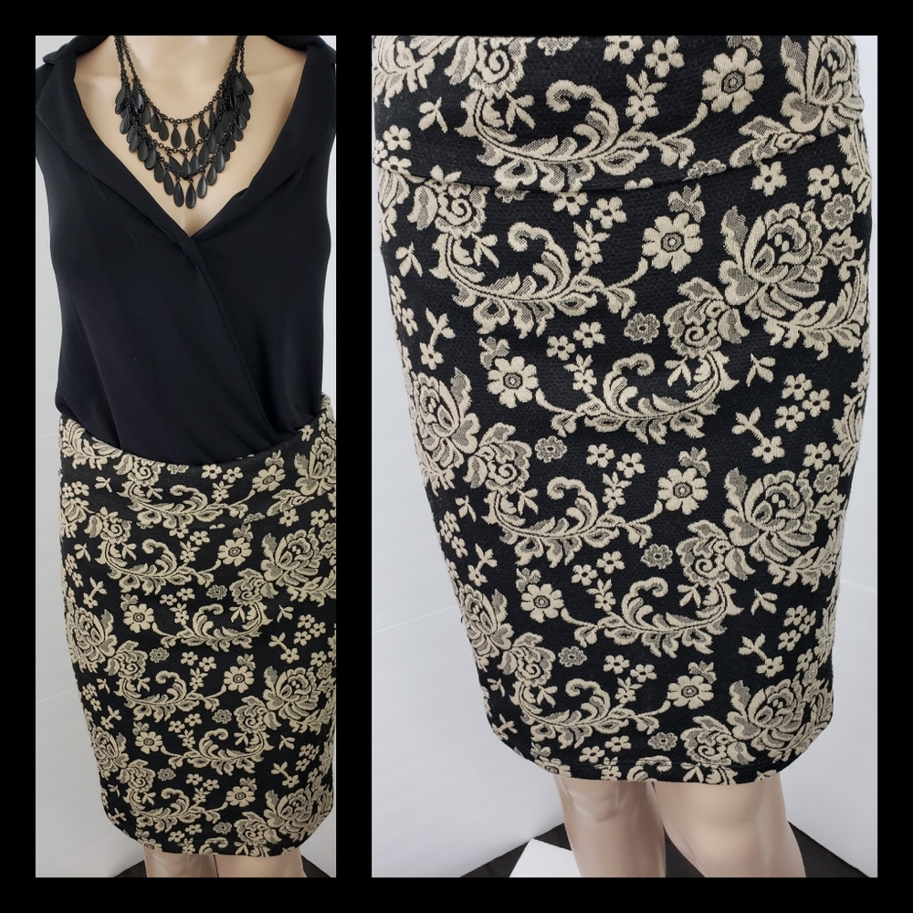 🚨Black & Tan Floral Skirt